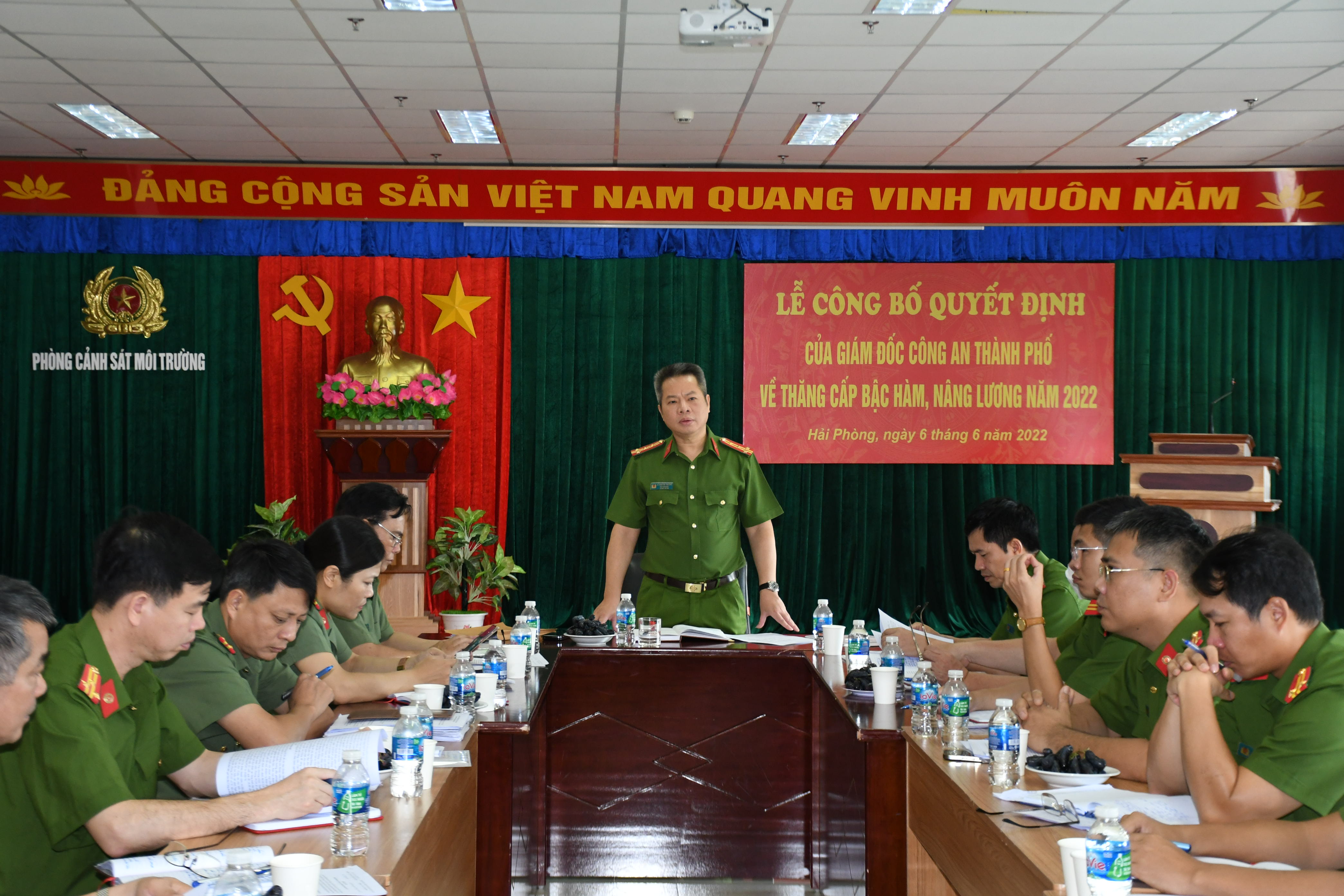 Phó Giám đốc CATP - Lê Nguyên Trường kiểm tra công tác đầu năm Phòng Cảnh sát môi trường